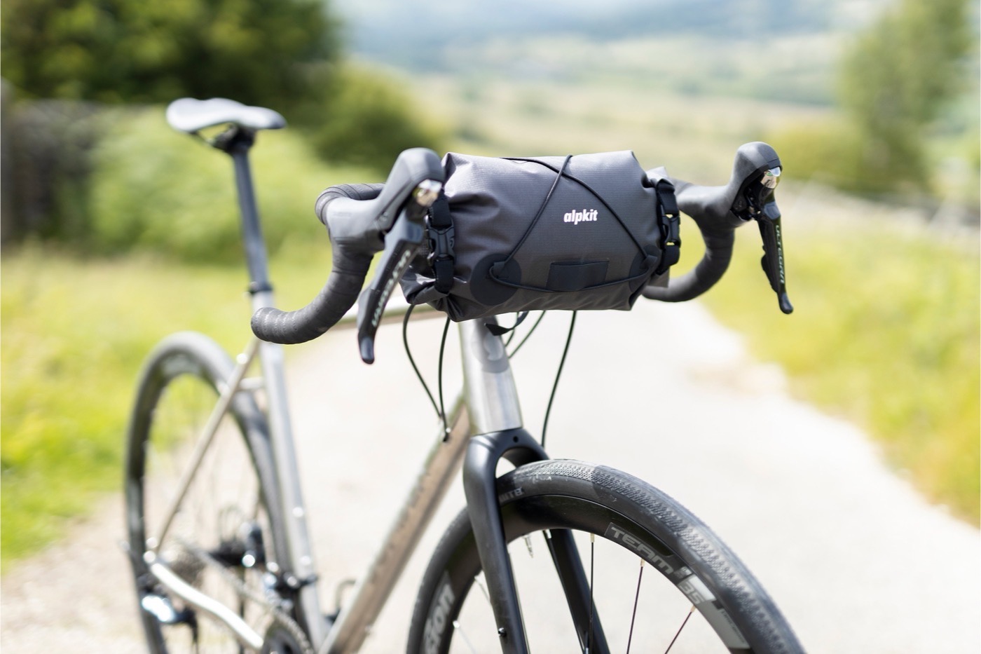 Alpkit Deluge Handlebar Bag 3L product photograph, view 2